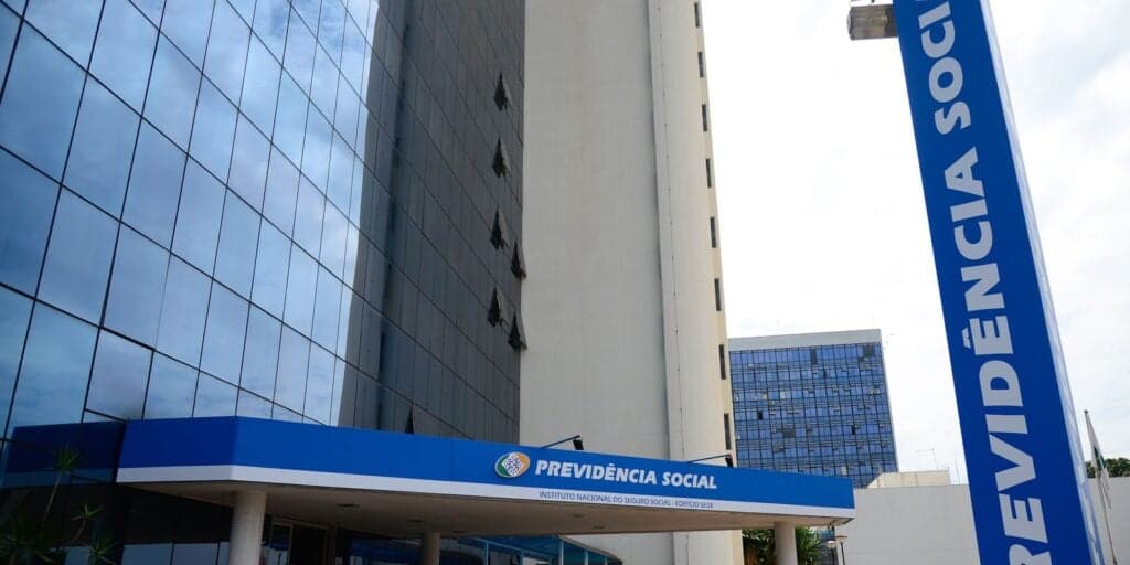 Alerta máximo: Nova lei pode fazer o INSS cortar a sua aposentadoria e você precisa agir agora