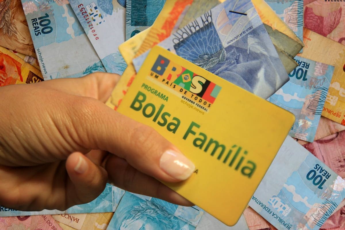 Nova Lei HOJE (20): Bolsa Família tem novas exigências e beneficiários precisam correr para não serem excluídos (Reprodução/Internet) Nova Lei HOJE (20): Bolsa Família tem novas exigências e beneficiários precisam correr para não serem excluídos (Reprodução/Internet)