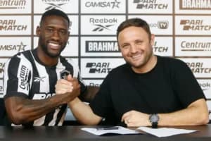 Botafogo anuncia a contratação do zagueiro angolano Bastos - Foto Internet Botafogo anuncia a contratação do zagueiro angolano Bastos - Foto Internet