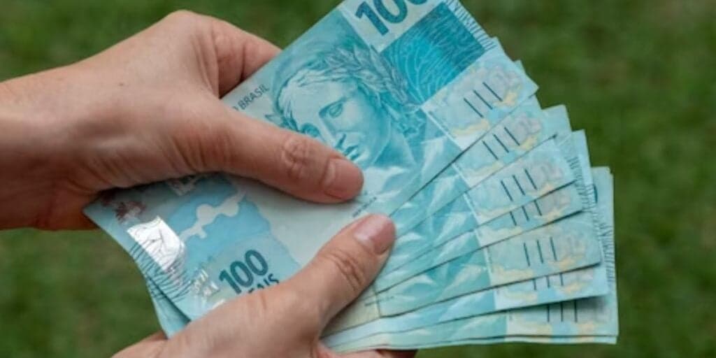 Pix de 2,5 mil liberado: Novo benefício é confirmado e você pode estar na lista de quem vai receber HOJE (26)