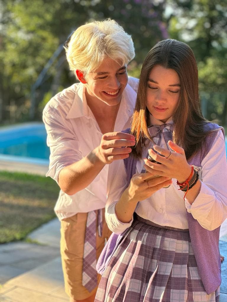 Antônio Zeni e Giulia Benite em "Chama a Bebel"- Foto: Divulgação Antônio Zeni e Giulia Benite em "Chama a Bebel"- Foto: Divulgação