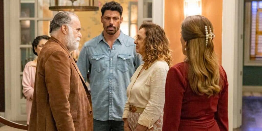 Terra e Paixão - Impiedosa, Agatha apunhala Antônio e todo poderoso é massacrado por mais dois personagens