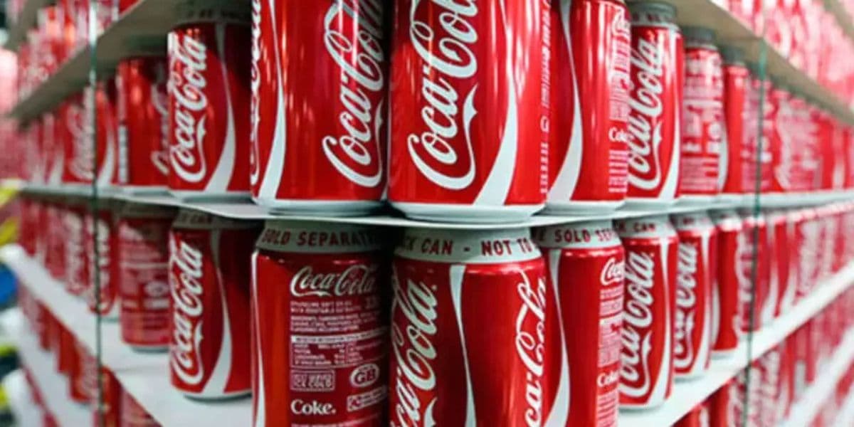 Encerramento das atividades: O devastador fim da Coca-Cola em país e comunicado oficial da marca (Reprodução/Internet) Encerramento das atividades: O devastador fim da Coca-Cola em país e comunicado oficial da marca (Reprodução/Internet)