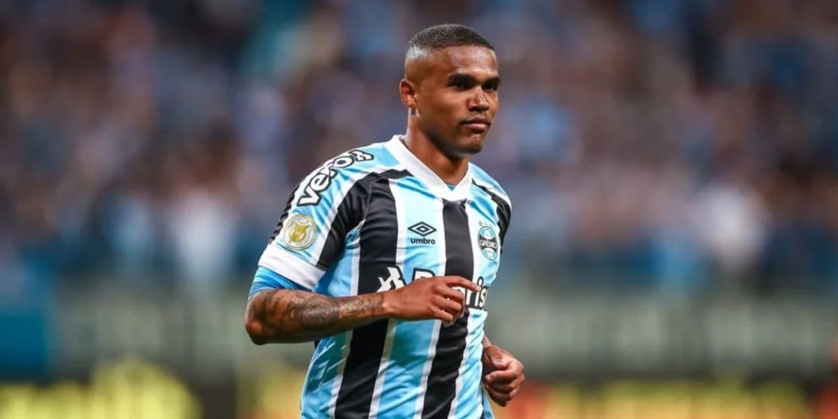Douglas Costa é cotado no Grêmio (Foto: Reprodução/ Internet) Douglas Costa é cotado no Grêmio (Foto: Reprodução/ Internet)
