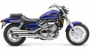 A ciclística podia não ser das melhores, mas o motor de 4 cilindros em V da Magna 750 ainda causa arrepios - Foto Motonline A ciclística podia não ser das melhores, mas o motor de 4 cilindros em V da Magna 750 ainda causa arrepios - Foto Motonline