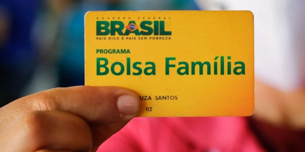 ANTECIPAÇÃO do pagamento e AUMENTO: Anúncio oficial do Bolsa Família acaba de chegar a milhares em OUTUBRO