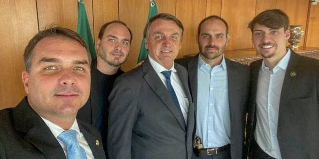 “Vamos dar uma rapidinha”, Conversa íntima de filho de Bolsonaro explode e ele confessa sobre ser gay