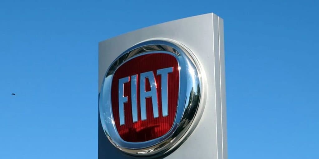 Fracasso: O encerramento de produção de carro POPULAR da FIAT após ser humilhado pela TOYOTA