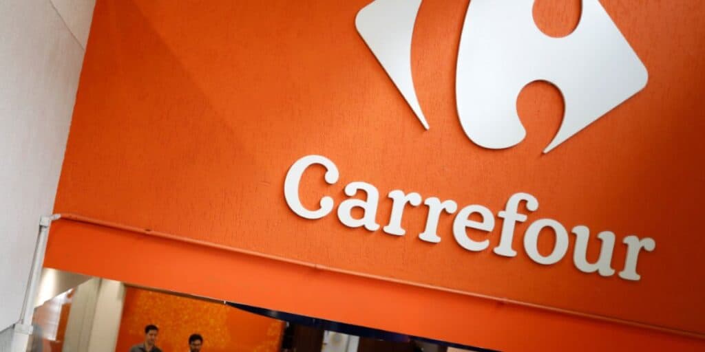 Fim de uma era: O fechamento de DUAS lojas de mercado do Carrefour e a chegada do Atacadão