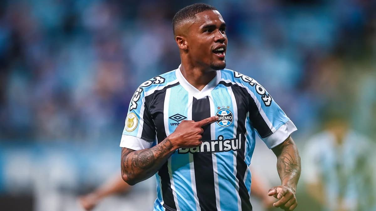 Douglas Costa é um grande craque dos campos e já brilhou no Grêmio - Foto Internet2 Douglas Costa é um grande craque dos campos e já brilhou no Grêmio - Foto Internet2