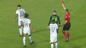 Expulso contra o Coritiba, Eduardo desfalca o Botafogo diante do Cruzeiro no Nilton Santos - Foto Internet Expulso contra o Coritiba, Eduardo desfalca o Botafogo diante do Cruzeiro no Nilton Santos - Foto Internet