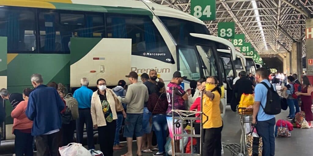 Ônibus de GRAÇA pra todas as idades: Tarifa rodoviária será aniquilada em novembro e milhões podem aproveitar