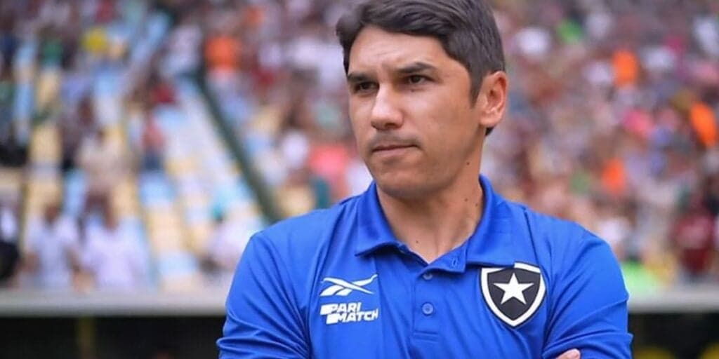 Corda enforcando no pescoço hoje (08): Saiu agora e Botafogo acaba de definir sobre demissão de Lúcio Flavio