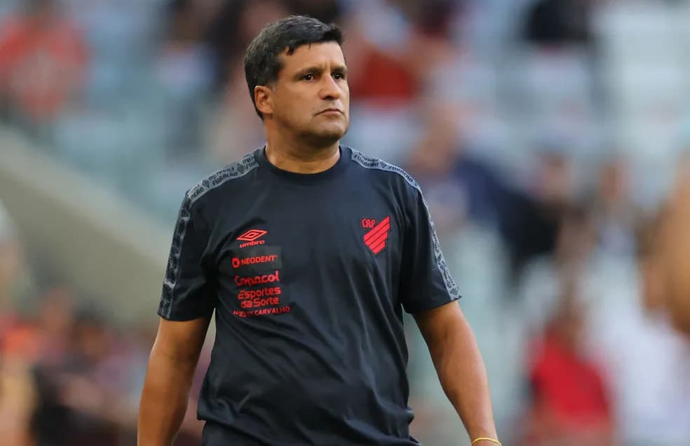 Wesley Carvalho técnico do Athletico - Foto Reprodução Internet Wesley Carvalho técnico do Athletico - Foto Reprodução Internet