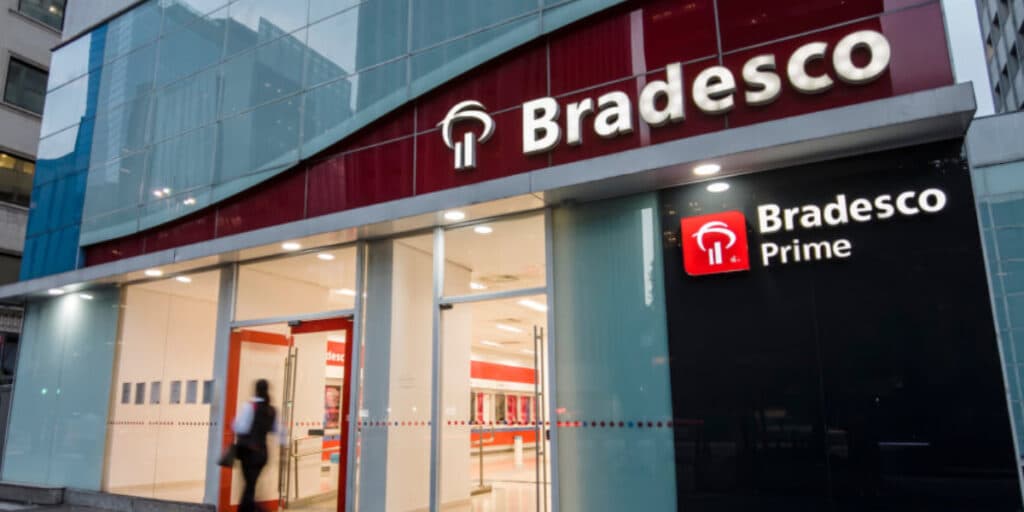 Venda bilionária ao Bradesco e contas de clientes transferidas às pressas: O triste fim de banco tradicional
