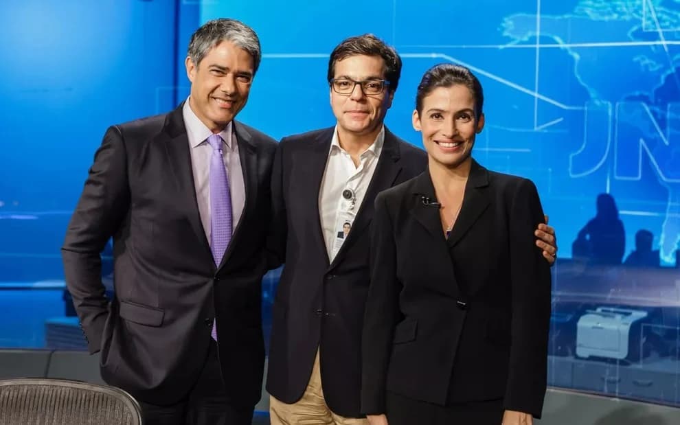 Bonner, Ali e Renata no Jornal Nacional. Foto: Reprodução/Internet Bonner, Ali e Renata no Jornal Nacional. Foto: Reprodução/Internet