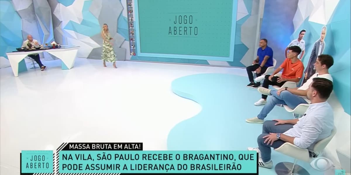 Renata Fan ao lado dos comentaristas do Jogo Aberto - Foto: Reprodução/Internet Renata Fan ao lado dos comentaristas do Jogo Aberto - Foto: Reprodução/Internet
