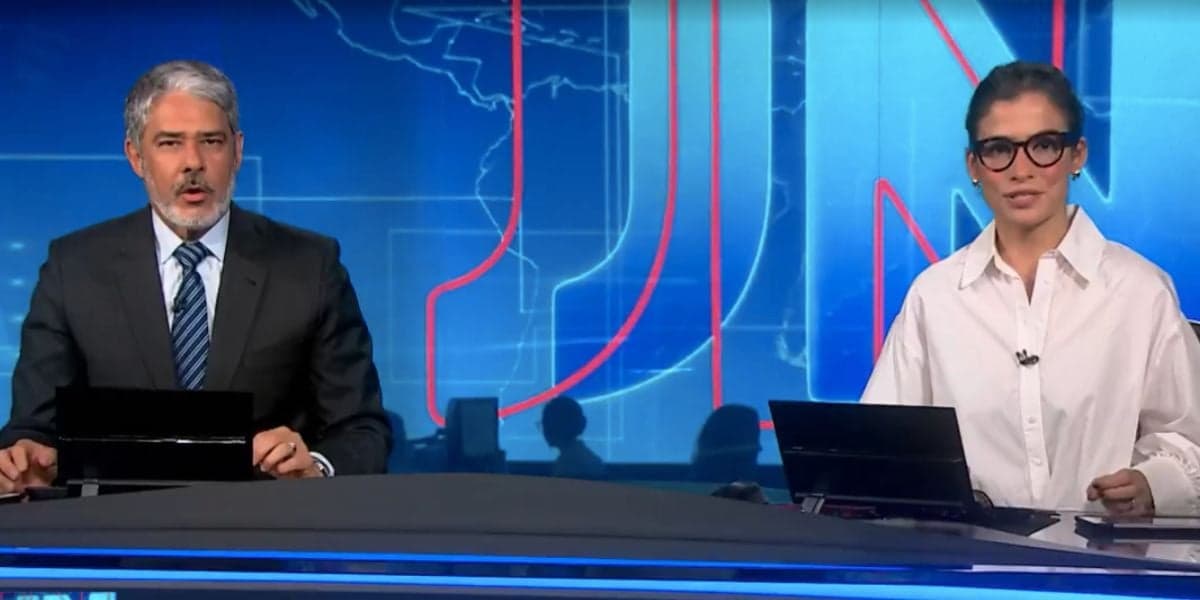 William Bonner e Renata Vasconcellos no Jornal Nacional (Foto: Reprodução / Globo) William Bonner e Renata Vasconcellos no Jornal Nacional (Foto: Reprodução / Globo)