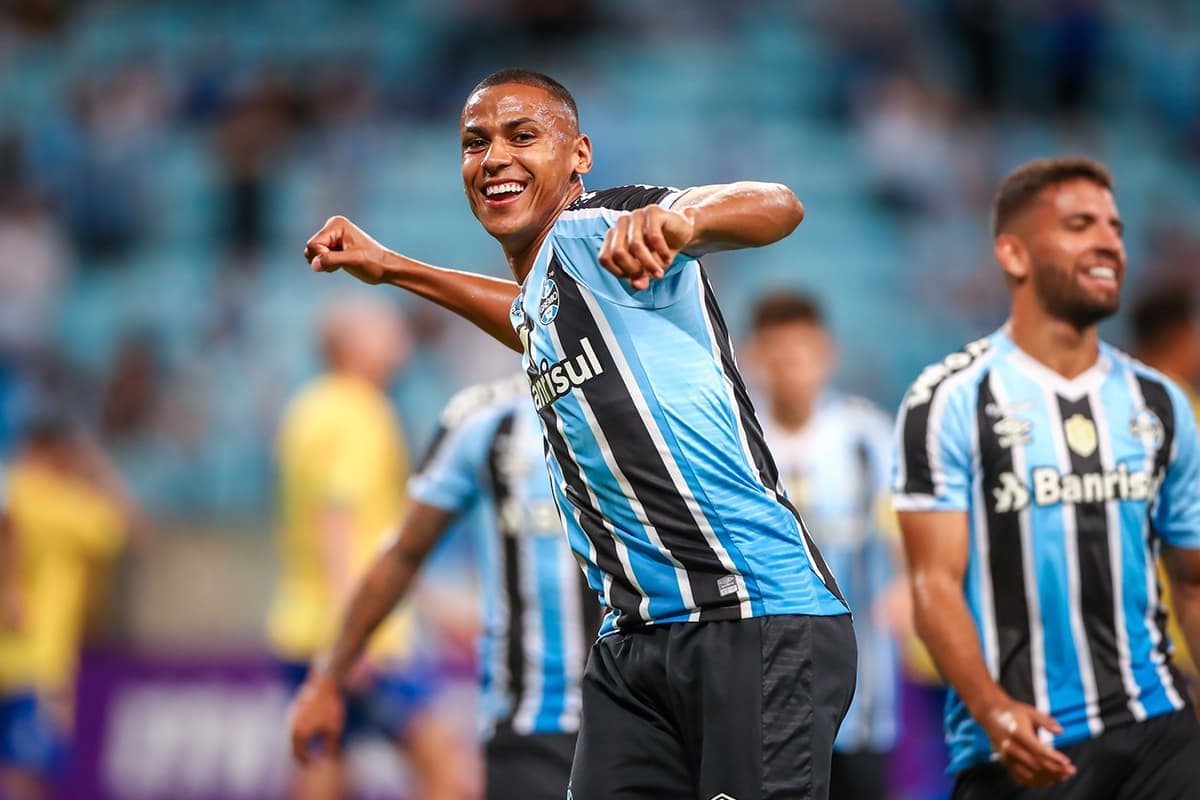 Bruno Alves vai deixar o Grêmio e é disputado por Cruzeiro e Atlético-PR (Foto: Divulgação) Bruno Alves vai deixar o Grêmio e é disputado por Cruzeiro e Atlético-PR (Foto: Divulgação)