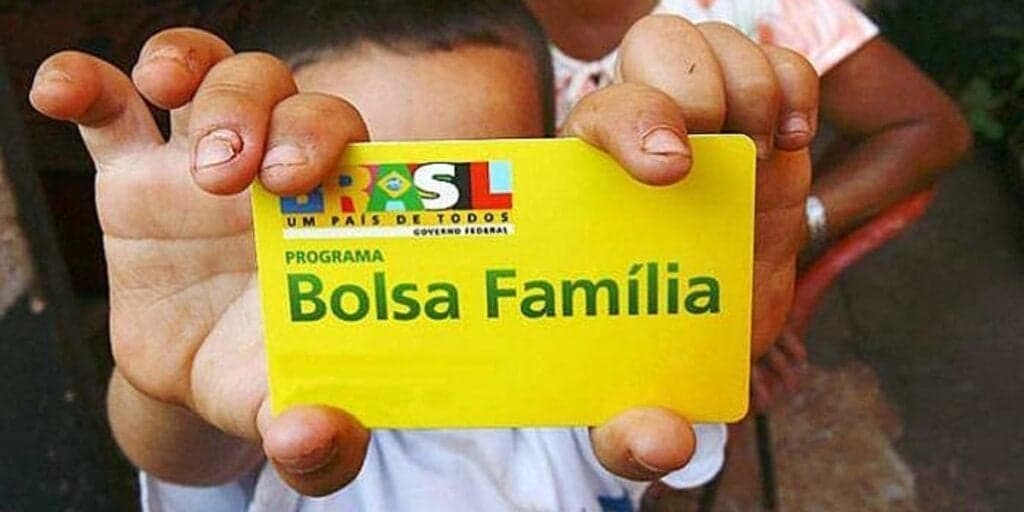 Reajuste com 50%, mais 6 benefícios e até cartão de crédito: 3 vitórias garantidas no Bolsa Família hoje (29)