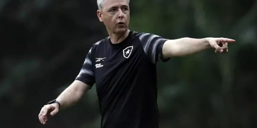 R$11 milhões de salário e pacotão com 5 reforços: Tiago Nunes dá ordem e Botafogo arma virada para 2024