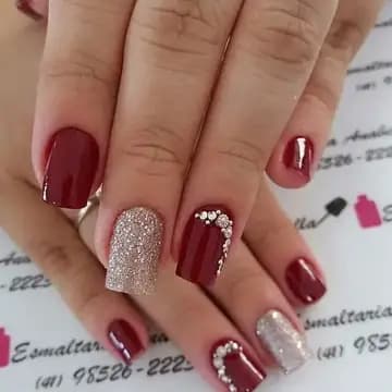 Unhas com brilho para usar nas festividades do fim do ano - Foto Internet Unhas com brilho para usar nas festividades do fim do ano - Foto Internet