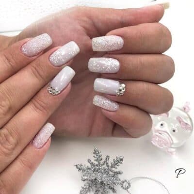 Unhas minimalistas e delicadas para o Natal e o Ano Novo - Foto Internet Unhas minimalistas e delicadas para o Natal e o Ano Novo - Foto Internet