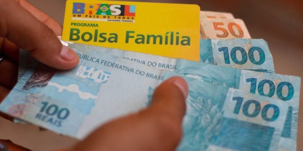 Novo valor, 5 benefícios e reviravolta no calendário: Bolsa Família de 2024 deixa milhões em festa