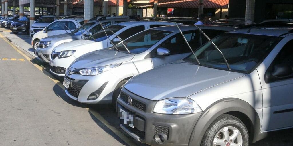 4 portas, 25 mil e melhor investimento: 5 carros para comprar agora por preço e vantagens incríveis