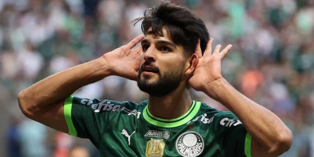O famoso jogador de futebol, Flaco López vem se destacando no Verdão (Foto: Cesar Greco) O famoso jogador de futebol, Flaco López vem se destacando no Verdão (Foto: Cesar Greco)