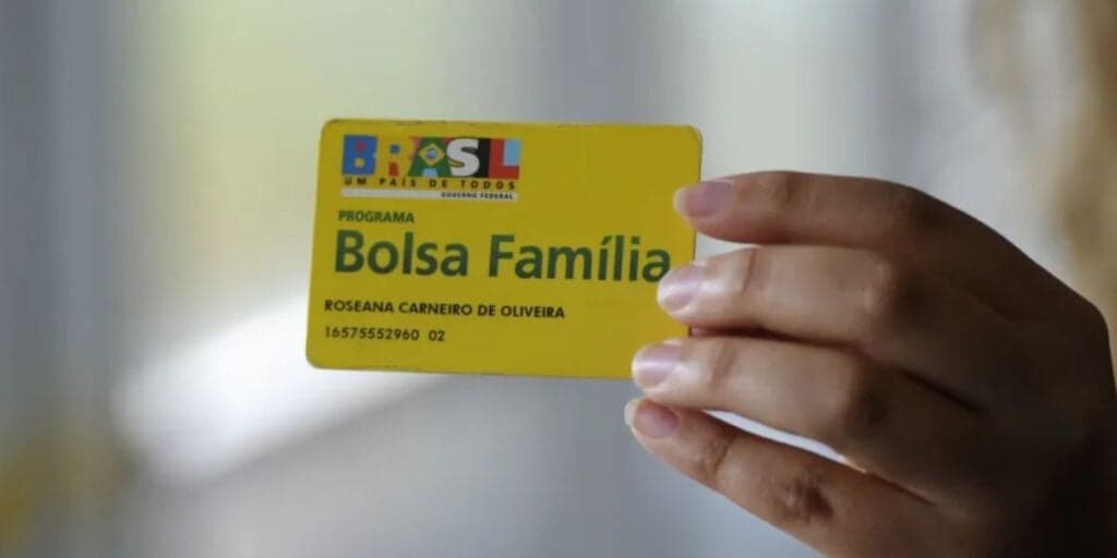 Extra de R$ 300, nova lei e bloqueio em massa de usuários: Bolsa Família crava 3 alertas máximos em janeiro
