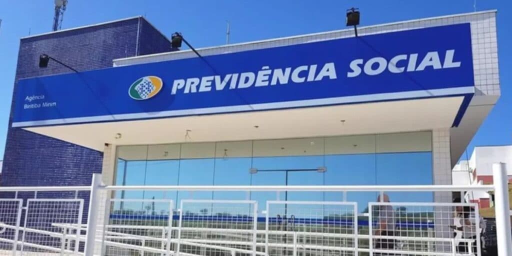 Aposentadoria na casa dos 50 anos e nova lei anunciada com reajuste acima do salário mínimo: 2 viradas no INSS