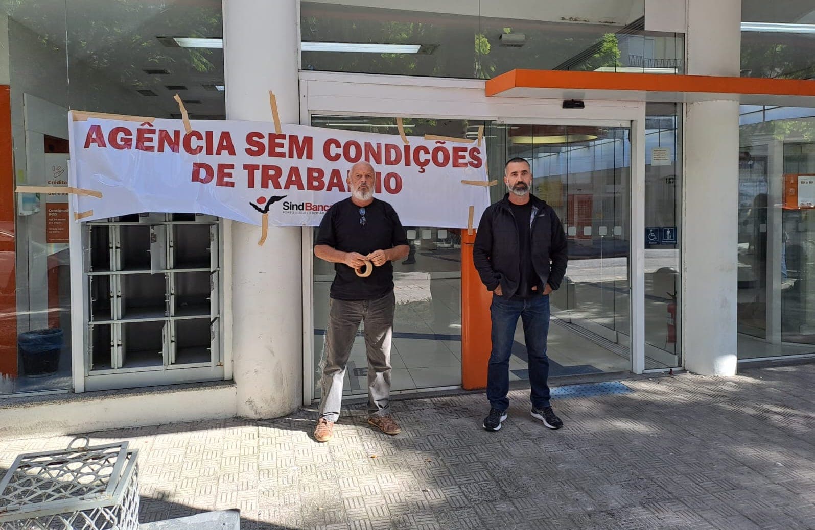 Sindicato fecha agência do Itaú - Foto Reprodução sindbancarios Sindicato fecha agência do Itaú - Foto Reprodução sindbancarios