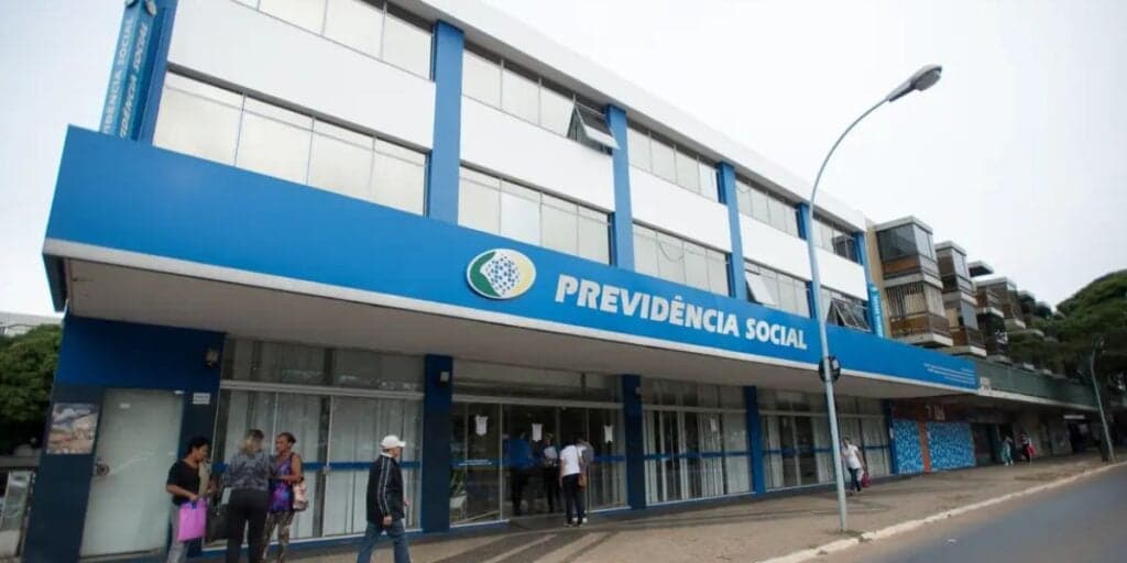 Dinheiro de volta no INSS: Nova lei da restituição traz pagamento extra a aposentados e CLT's em 2 casos