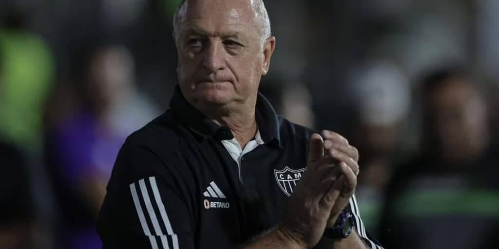 Quebra pau, bomba de demissão e substituto: 2024 mal começa e Felipão já se afunda com 3 terrores no Galo