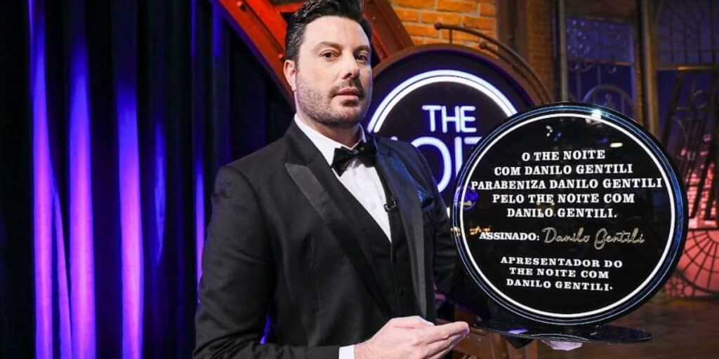 SBT reúne jornalistas para ‘pizzada’ com Danilo Gentili em comemoração aos 10 anos do The Noite