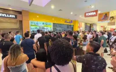 Homem mata ex-companheira dentro de shopping center em Maceió Homem mata ex-companheira dentro de shopping center em Maceió