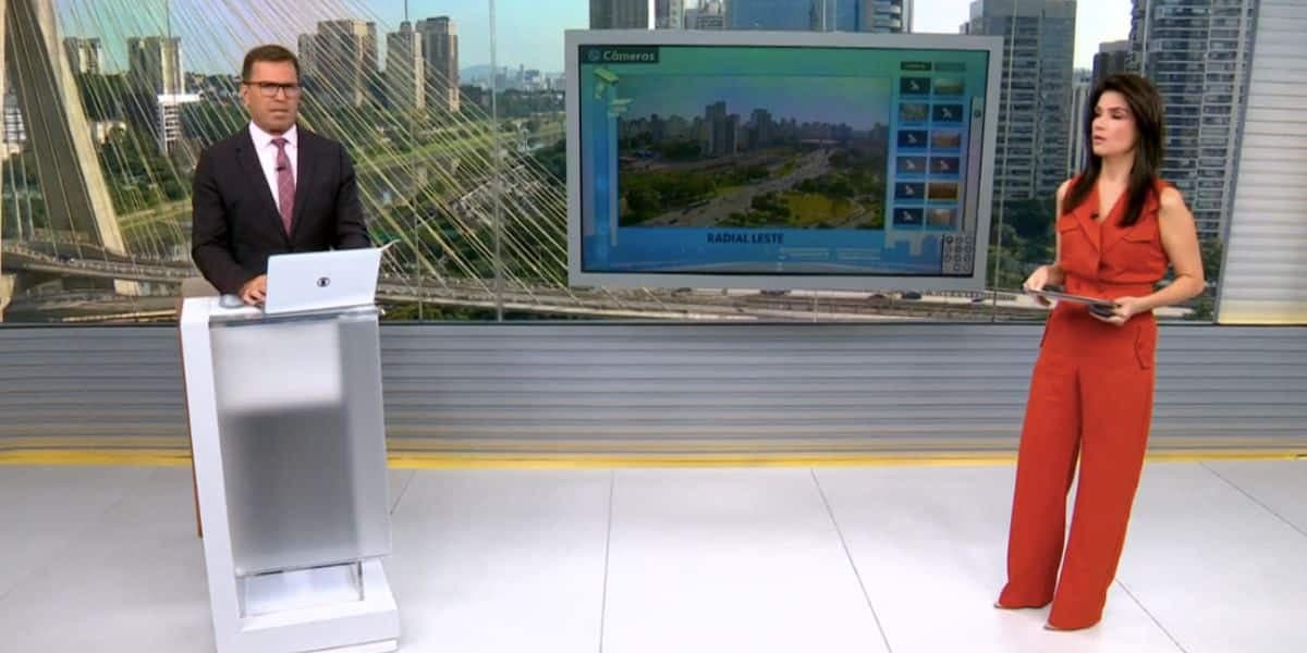 Rodrigo Bocardi e Sabina Simonato no estúdio do Bom Dia São Paulo (Foto: Reprodução / Globo) Rodrigo Bocardi e Sabina Simonato no estúdio do Bom Dia São Paulo (Foto: Reprodução / Globo)