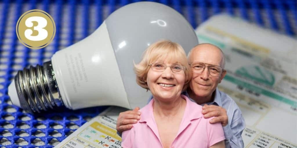 Isenção na conta de luz para idosos 65+: Como aniquilar o pagamento da conta mais temida em 3 passos simples