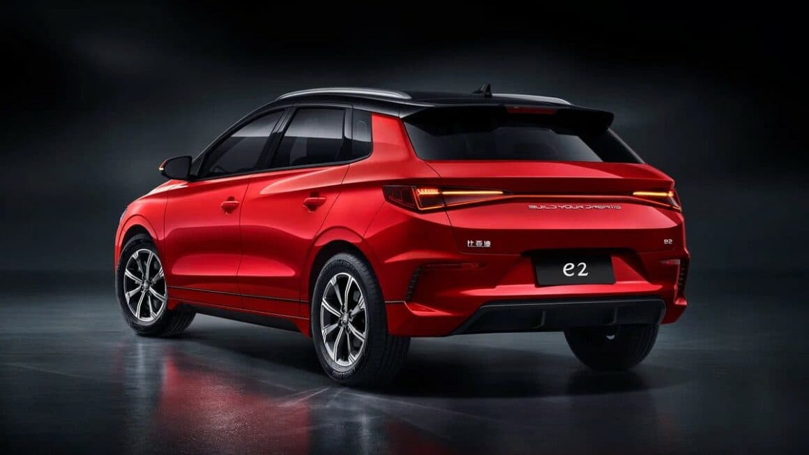 BYD e2, hatch elétrico, chega às lojas com porte de médio e preço popular - Foto Internet BYD e2, hatch elétrico, chega às lojas com porte de médio e preço popular - Foto Internet