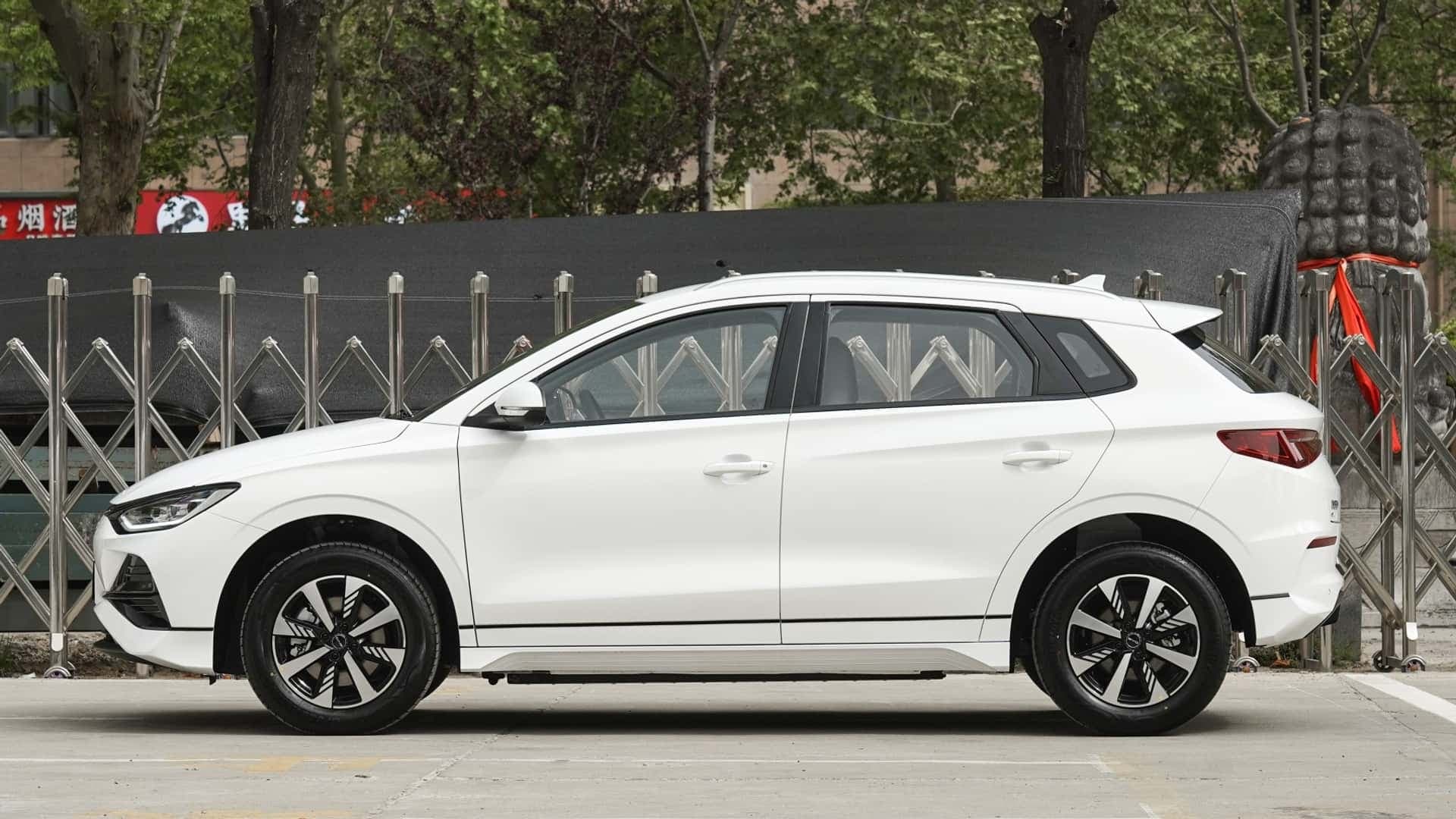 BYD e2, hatch elétrico, chega às lojas com porte de médio e preço popular - Foto Internet BYD e2, hatch elétrico, chega às lojas com porte de médio e preço popular - Foto Internet
