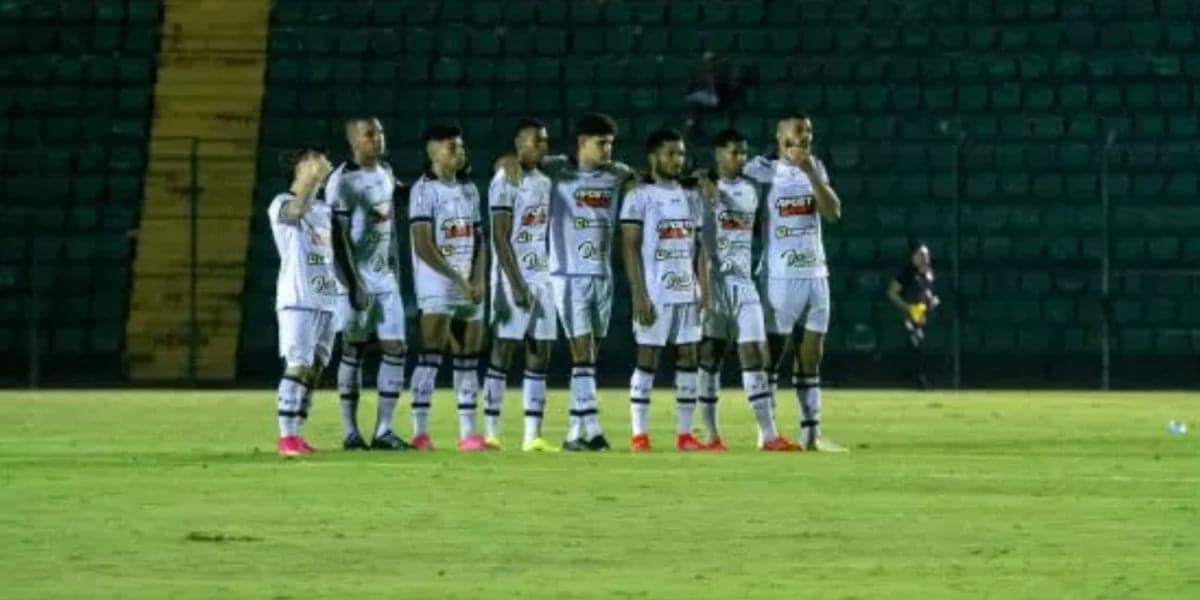 Parte do elenco do Figueirense - Foto: Internet Parte do elenco do Figueirense - Foto: Internet
