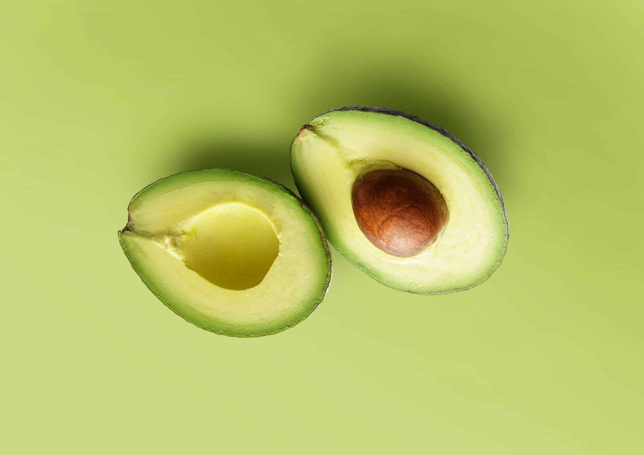 Máscara feita com abacate e outros 3 ingredientes promete acabar com os cabelos grisalhos (Foto: Reprodução/ Internet) Máscara feita com abacate e outros 3 ingredientes promete acabar com os cabelos grisalhos (Foto: Reprodução/ Internet)