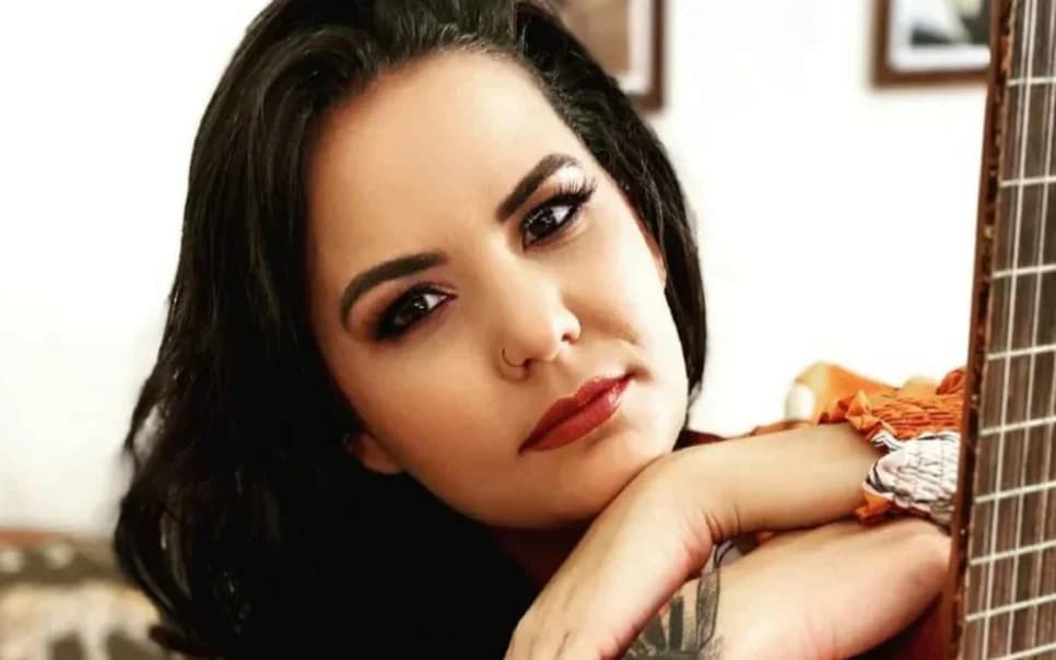 Aos 34 anos, morre a sertaneja Nanda Ferraz após acidente grave de carro - Internet Aos 34 anos, morre a sertaneja Nanda Ferraz após acidente grave de carro - Internet