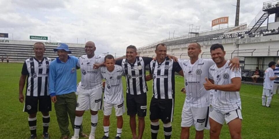 Ex-jogadores do ASA se reencontrando após vários anos - Foto Reprodução Internet Ex-jogadores do ASA se reencontrando após vários anos - Foto Reprodução Internet