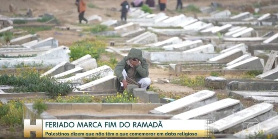 Homem em cemitério (Foto: Reprodução / Globo) Homem em cemitério (Foto: Reprodução / Globo)