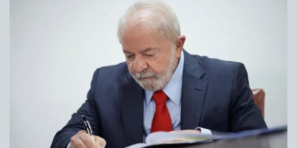 Governo Lula decreta programa que visa beneficiar milhares de estudantes com acesso a internet (Foto Reprodução/CNN) Governo Lula decreta programa que visa beneficiar milhares de estudantes com acesso a internet (Foto Reprodução/CNN)