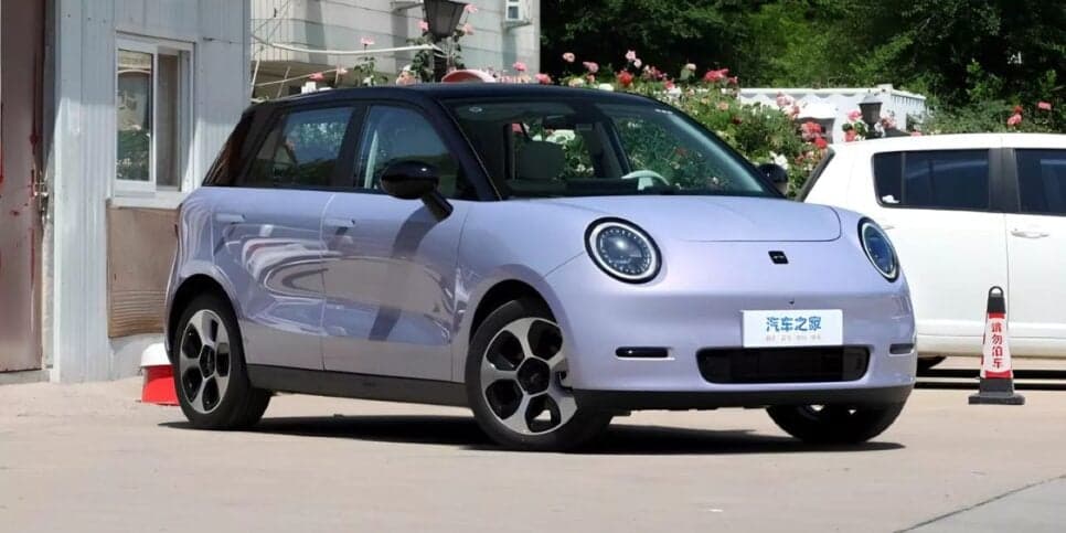 O modelo chegou ao mercado chinês em abril (Reprodução/Foto: JAC/Divulgação) O modelo chegou ao mercado chinês em abril (Reprodução/Foto: JAC/Divulgação)