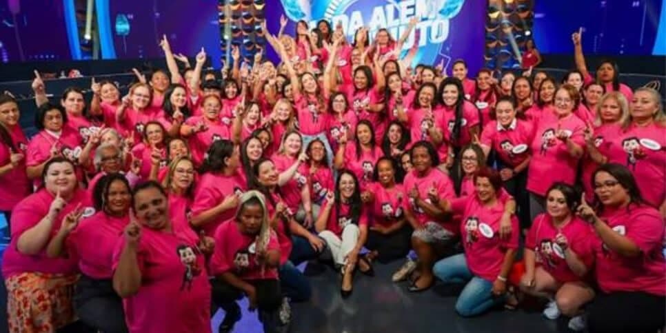 Patricia Abravanel ganha 200 mil reais no "Nada Além De 1 Minuto" e dá todo o valor de presente para o auditório formado por mães