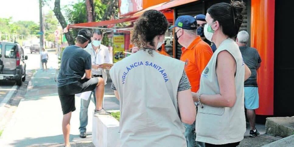 Vigilância Sanitária, em cumprimento de regras da Anvisa, interdita padaria que estava em situações precárias (Foto: Divulgação) Vigilância Sanitária, em cumprimento de regras da Anvisa, interdita padaria que estava em situações precárias (Foto: Divulgação)